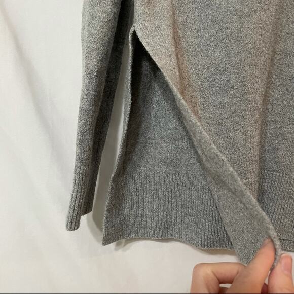 Loft Grey Crew Neck Pullover Sweater Womens XS Wool Blend Fall Casual Classic - Picture 2 of 7